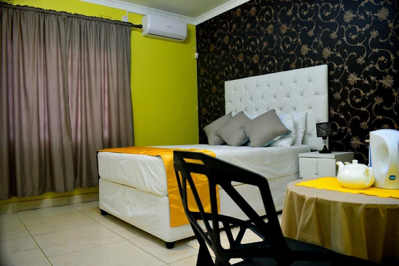 Mathlyn Guesthouse Габороне Экстерьер фото