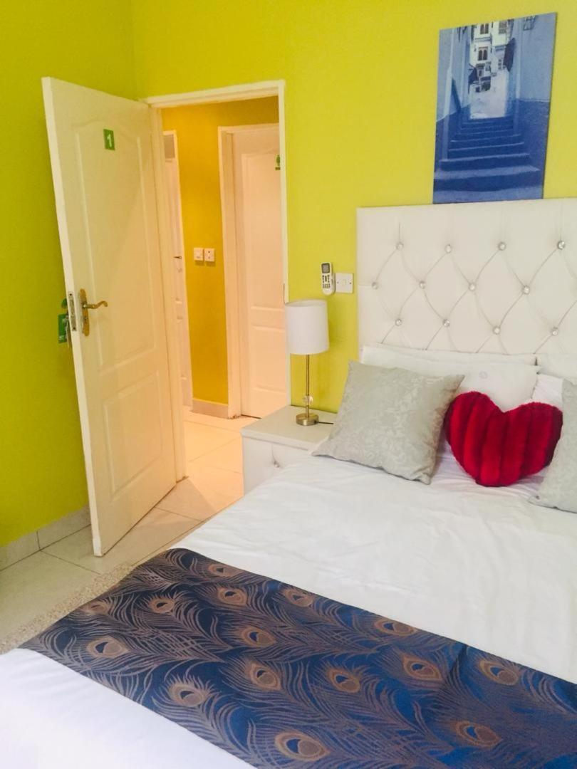 Mathlyn Guesthouse Габороне Экстерьер фото