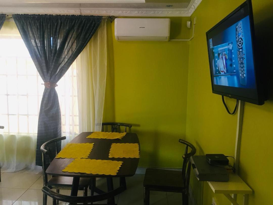 Mathlyn Guesthouse Габороне Экстерьер фото