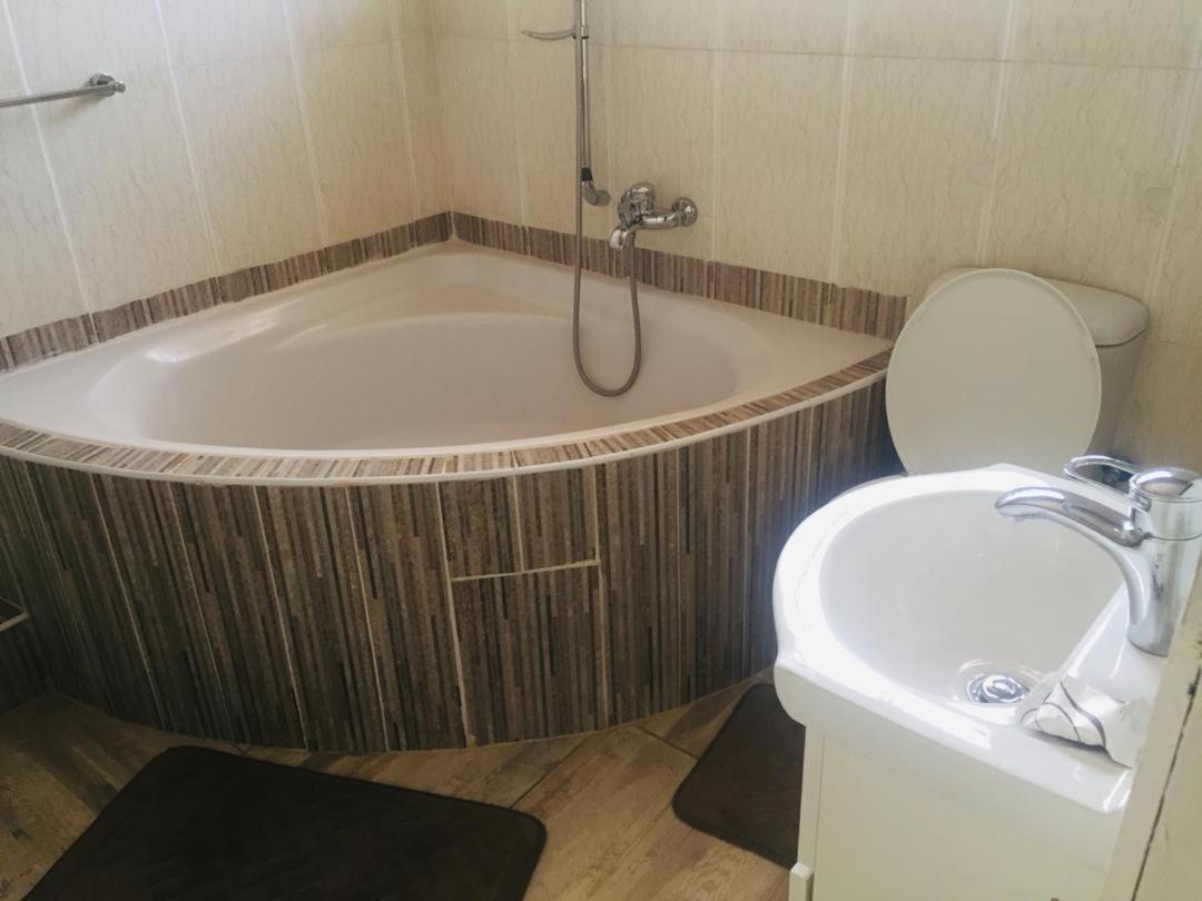 Mathlyn Guesthouse Габороне Экстерьер фото