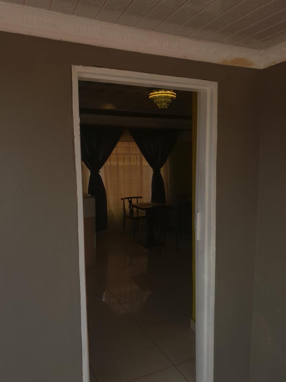 Mathlyn Guesthouse Габороне Экстерьер фото